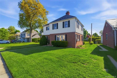 $975,000 | 5 Franklin Court West, Garden City, NY 11530