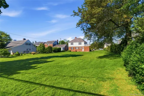 $975,000 | 5 Franklin Court West, Garden City, NY 11530