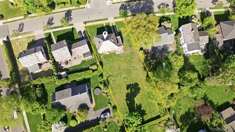 $975,000 | 5 Franklin Court West, Garden City, NY 11530