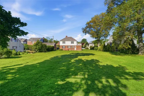 $975,000 | 5 Franklin Court West, Garden City, NY 11530
