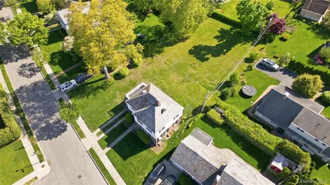 $975,000 | 5 Franklin Court West, Garden City, NY 11530