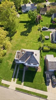 $975,000 | 5 Franklin Court West, Garden City, NY 11530