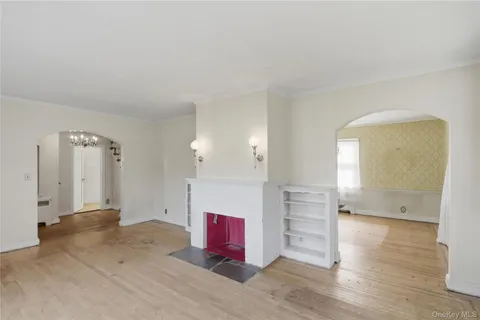 $975,000 | 5 Franklin Court West, Garden City, NY 11530