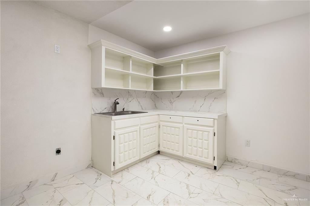 8302 West Mile 5 Road Mission, TX 78574 - Photo 5 of 19 Gallery Image 5