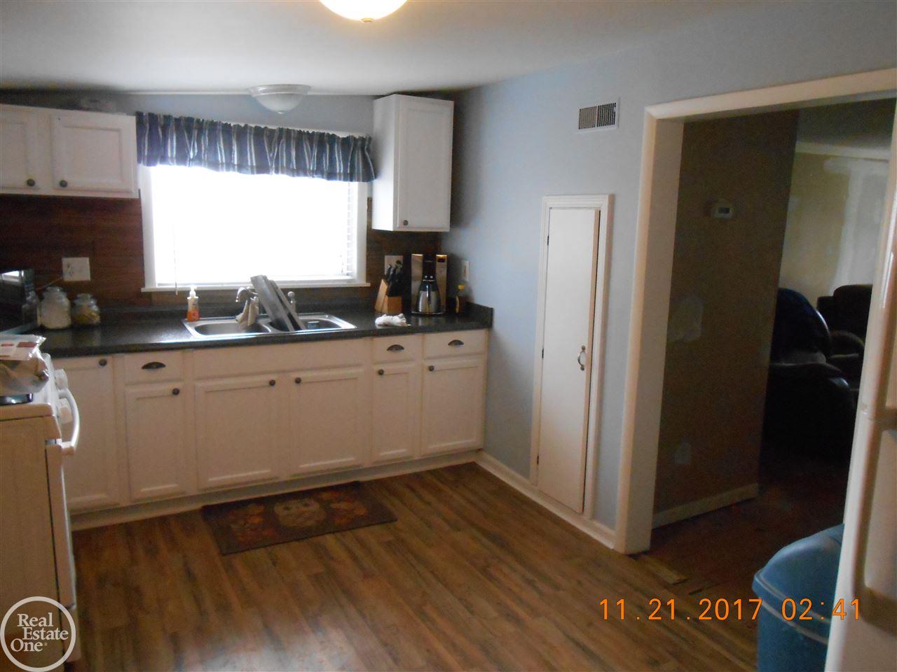 7225 Lakeshore Road Lexington, MI 48450 - Photo 8 of 20 31335814-7.JPG