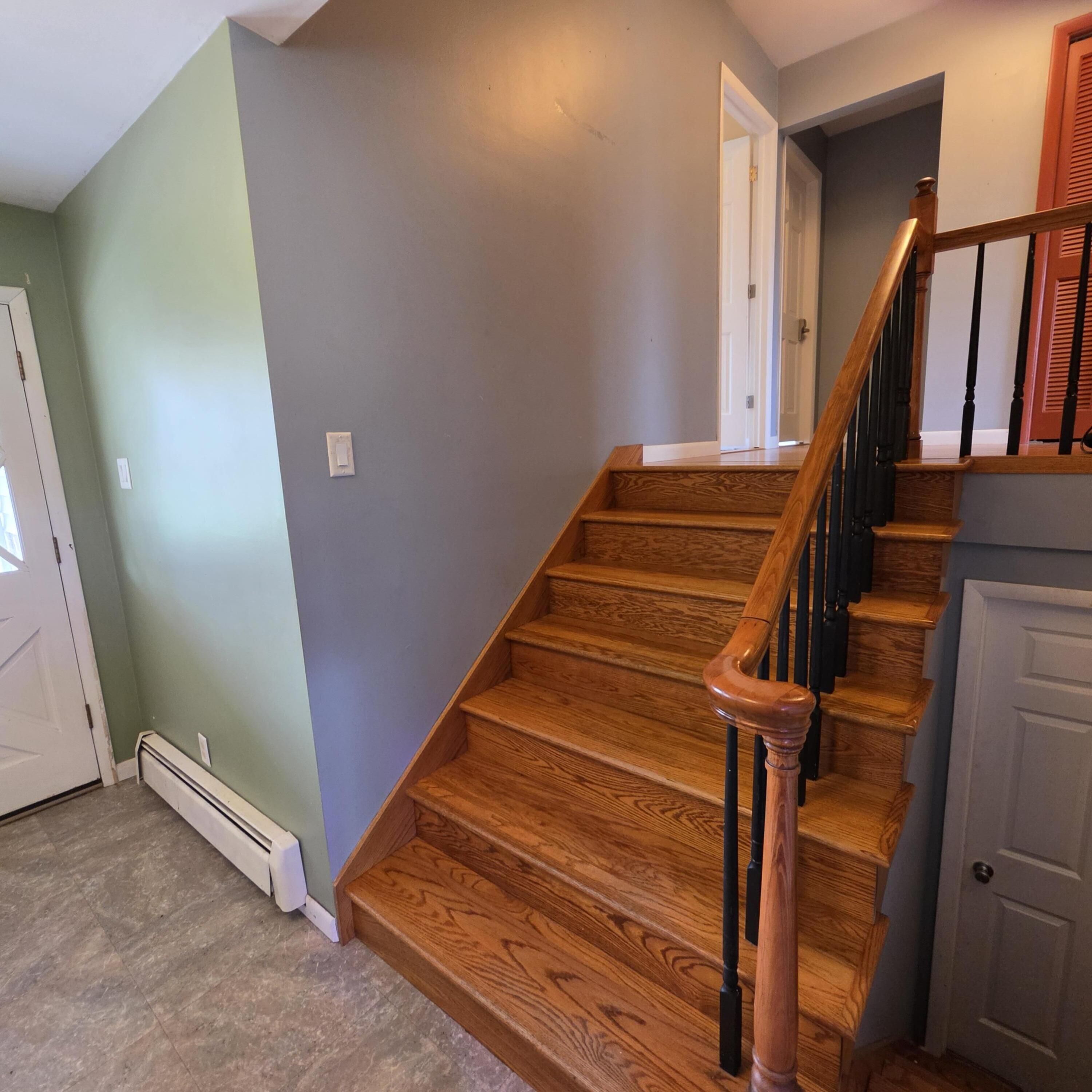 10650 Lawrence Road Brooklyn, MI 49230 - Photo 9 of 31 Entry Stair