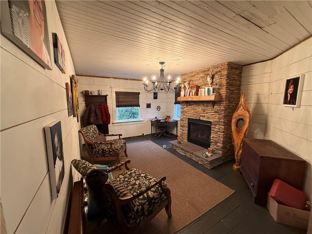230 Gastown Road Shelocta, PA 15774 - Photo 7 of 17 Warm and cozy dining room!