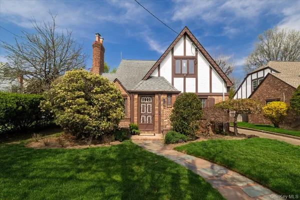 $725,000 | 40 Horton Street, Malverne, NY 11565