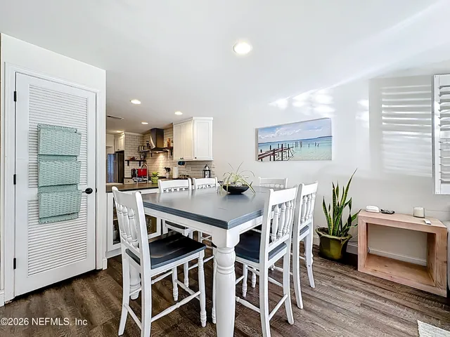 $4,700 | 2009 Seminole Road, Atlantic Beach, FL 32233