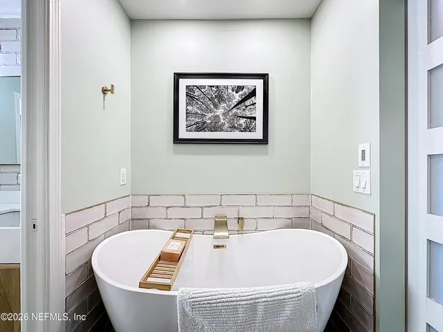 $4,700 | 2009 Seminole Road, Atlantic Beach, FL 32233