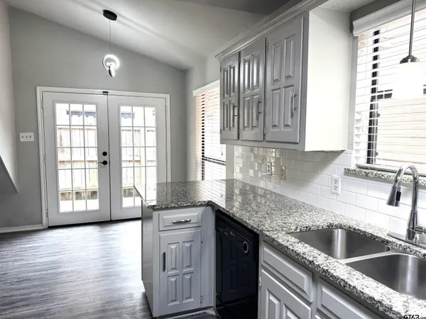 $1,650 | 5911 Hollytree Drive, Tyler, TX 75703