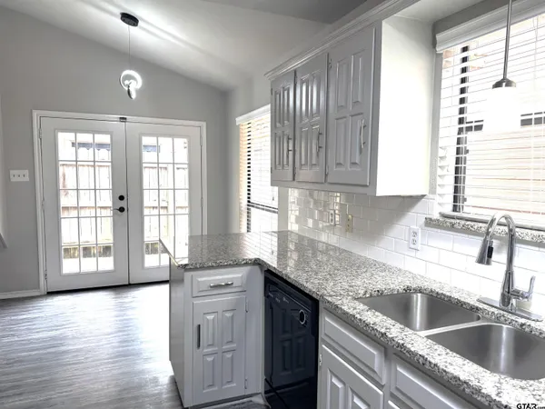 $1,650 | 5911 Hollytree Drive, Tyler, TX 75703