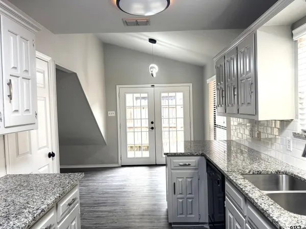 $1,650 | 5911 Hollytree Drive, Tyler, TX 75703