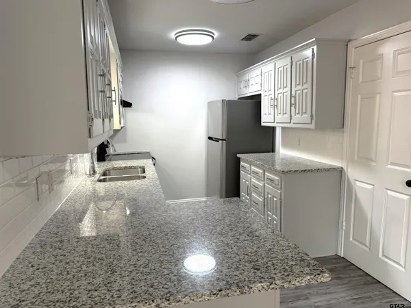 $1,650 | 5911 Hollytree Drive, Tyler, TX 75703