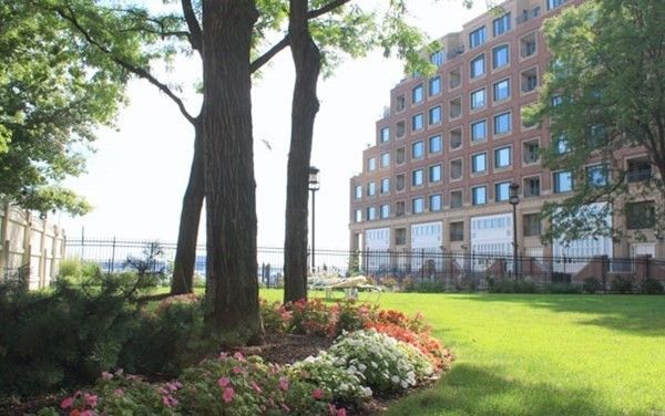 $725,000 | 65 East India Row, Unit 19H, Boston, MA 02110