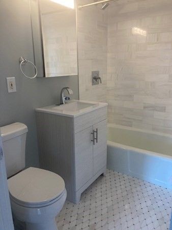 $725,000 | 65 East India Row, Unit 19H, Boston, MA 02110