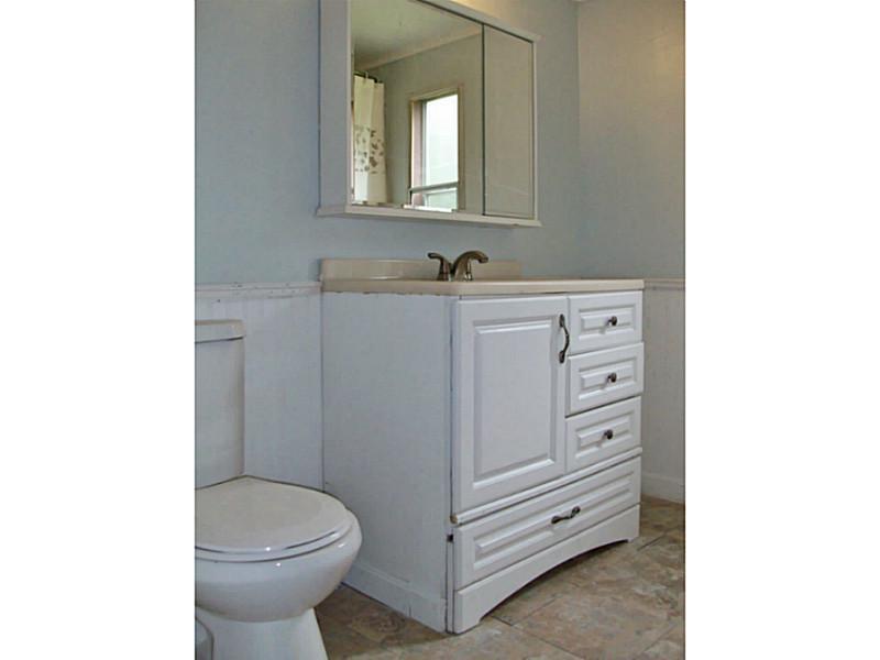 242 Fish Hatchery Road Monmouth, ME 04259 - Photo 9 of 31 Bathroom.