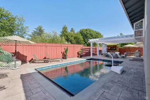 $1,049,000 | 112 Rose Petal Court, Petaluma, CA 94954