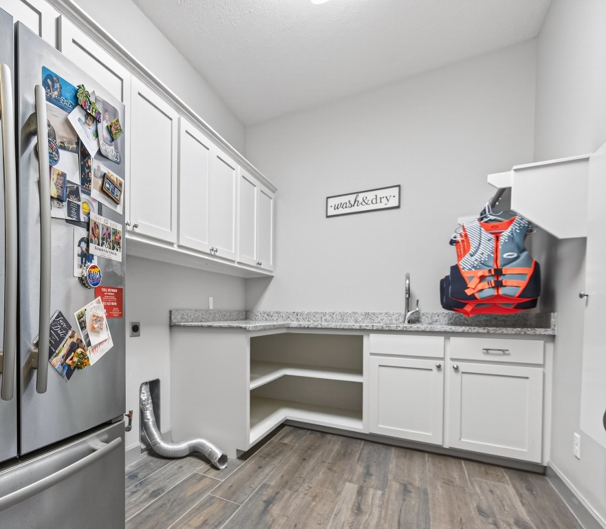 12379 Pebble View Drive Conroe, TX 77304 - Photo 20 of 49 a kitchen with stainless steel appliances granite countertop a sink and wooden floor