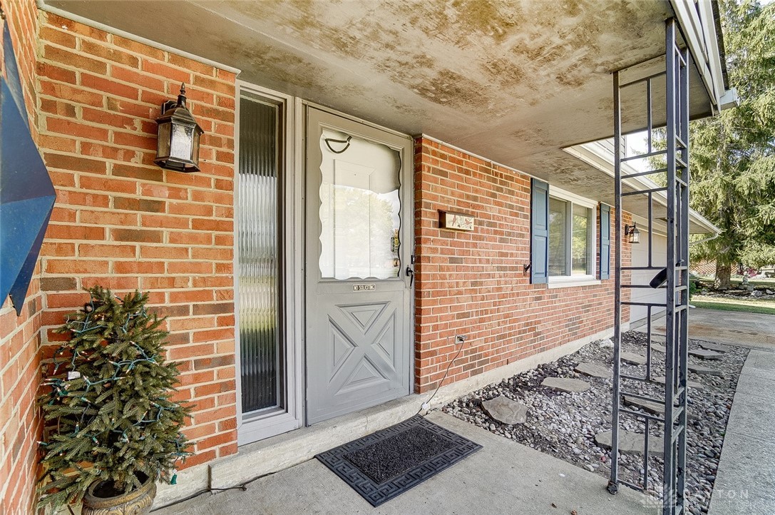 5576 Longford Road Dayton, OH 45424 - Photo 4 of 36