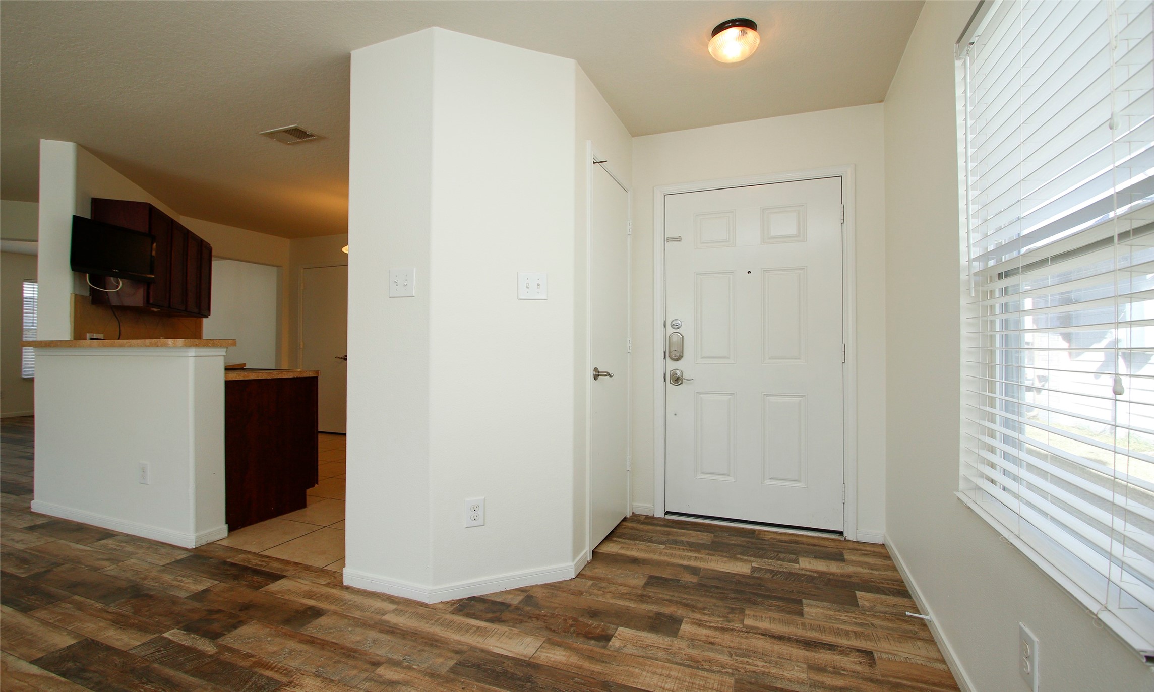 9812 Expedition Trail Conroe, TX 77385 - Photo 5 of 37 a view of a livingroom with an empty space and a window