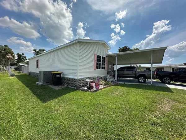 a view of a house with backyard
