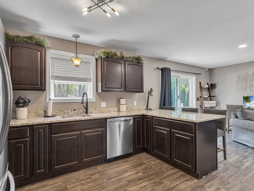 325 Brookside Drive Gardner, MA 01440 - Photo 3 of 28