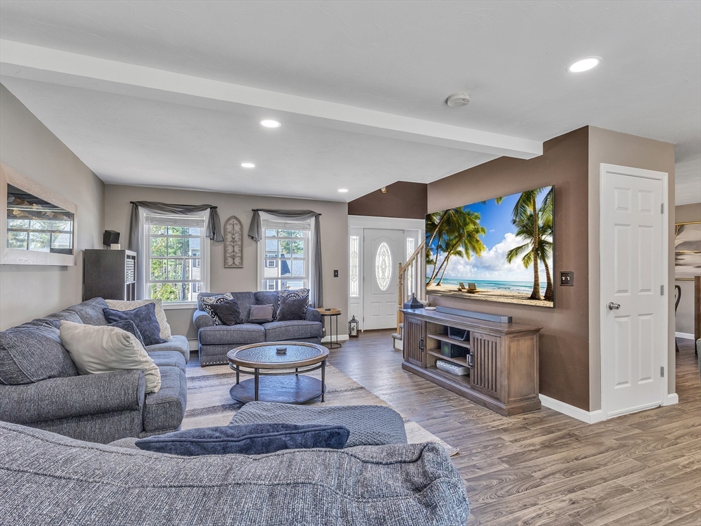 325 Brookside Drive Gardner, MA 01440 - Photo 6 of 28