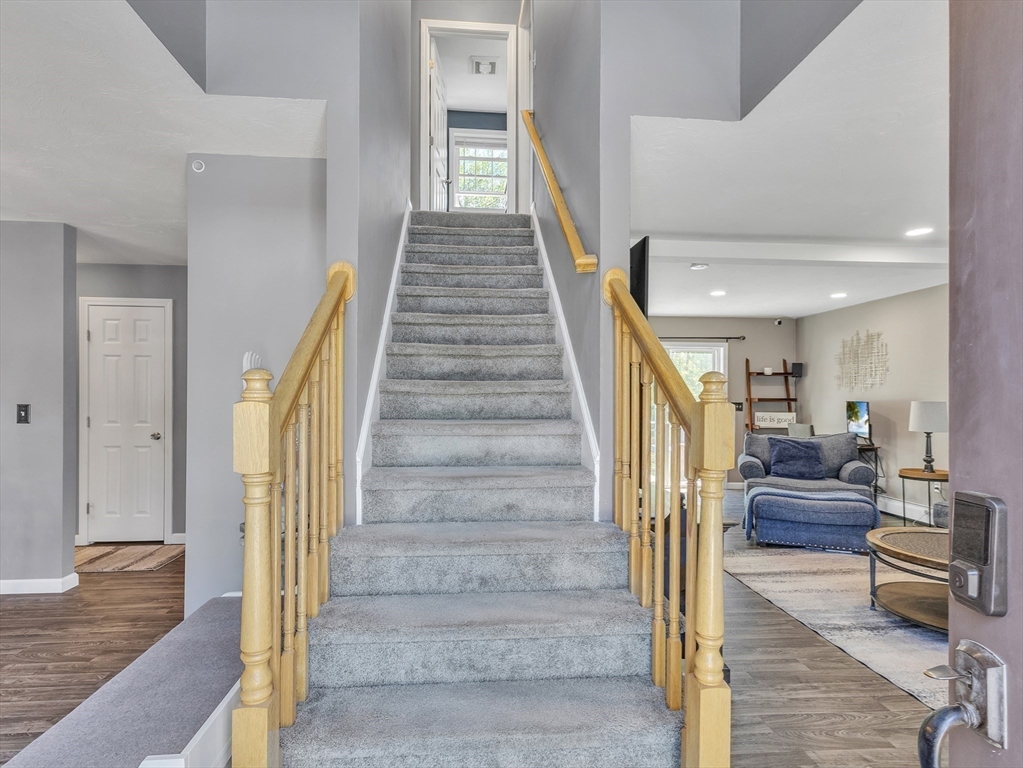 325 Brookside Drive Gardner, MA 01440 - Photo 9 of 28