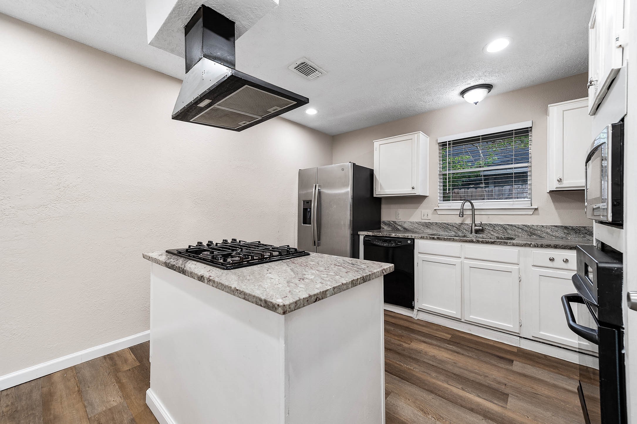 15607 Barbarossa Drive Houston, TX 77083 - Photo 12 of 29 Gallery Image 12