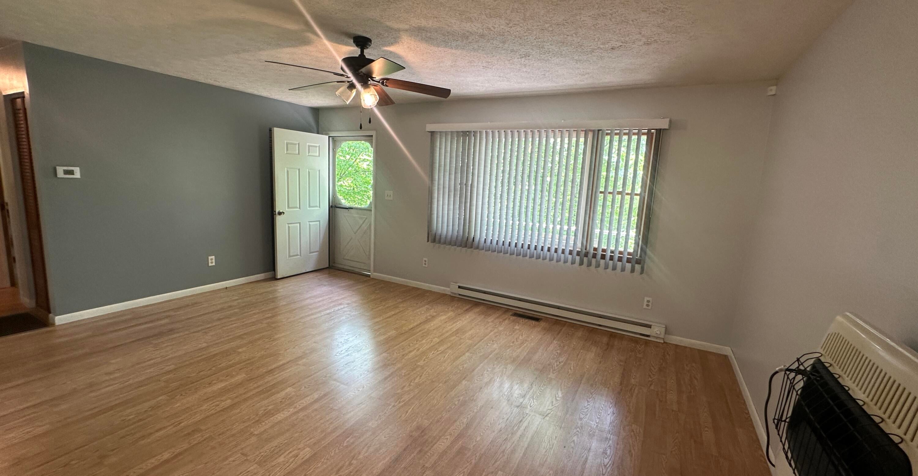186 View Road Alderson, WV 24910 - Photo 8 of 39 Living Room