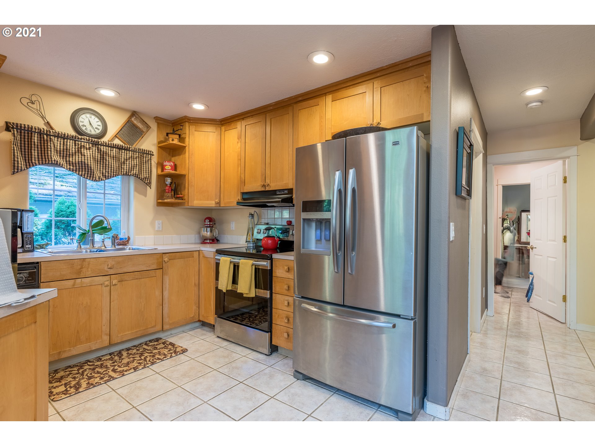 64633 East Sandy River Lane Rhododendron, OR 97049 - Photo 11 of 32 Gallery Image 11