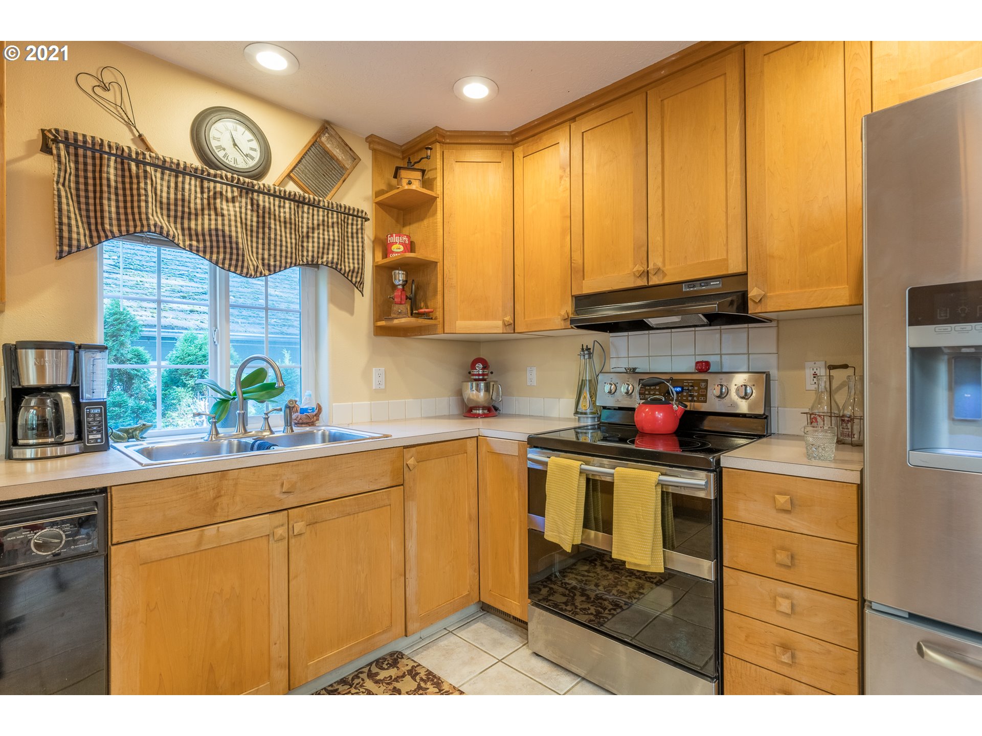 64633 East Sandy River Lane Rhododendron, OR 97049 - Photo 10 of 32 Gallery Image 10