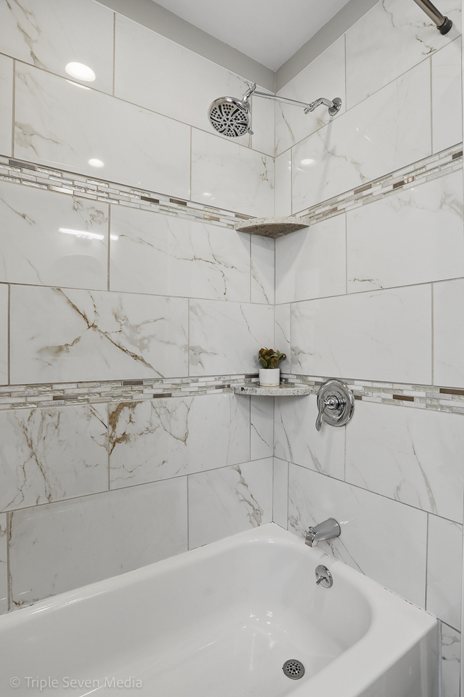 9149 South Aberdeen Street Chicago, IL 60620 - Photo 19 of 46 a bathroom with a bathtub