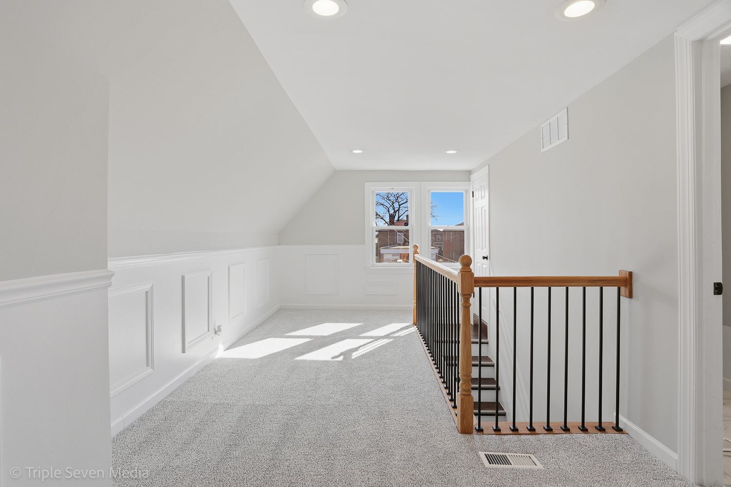 9149 South Aberdeen Street Chicago, IL 60620 - Photo 27 of 46 a view of a hallway with entryway