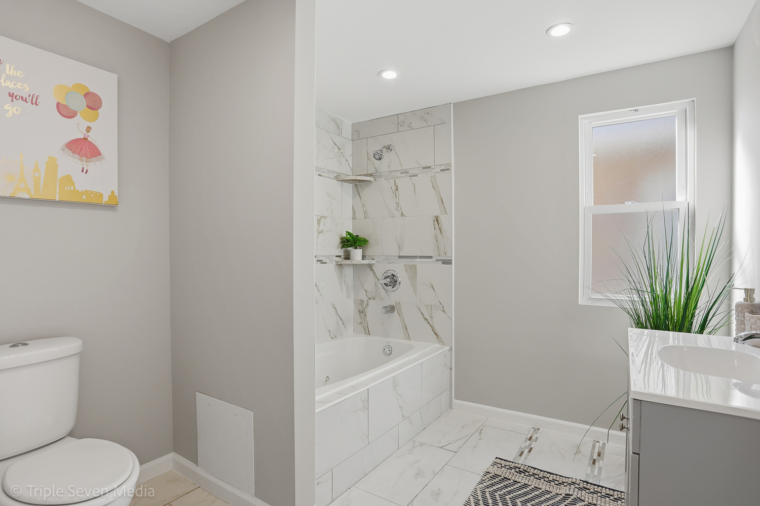 9149 South Aberdeen Street Chicago, IL 60620 - Photo 28 of 46 a bathroom with a bathtub and a shower