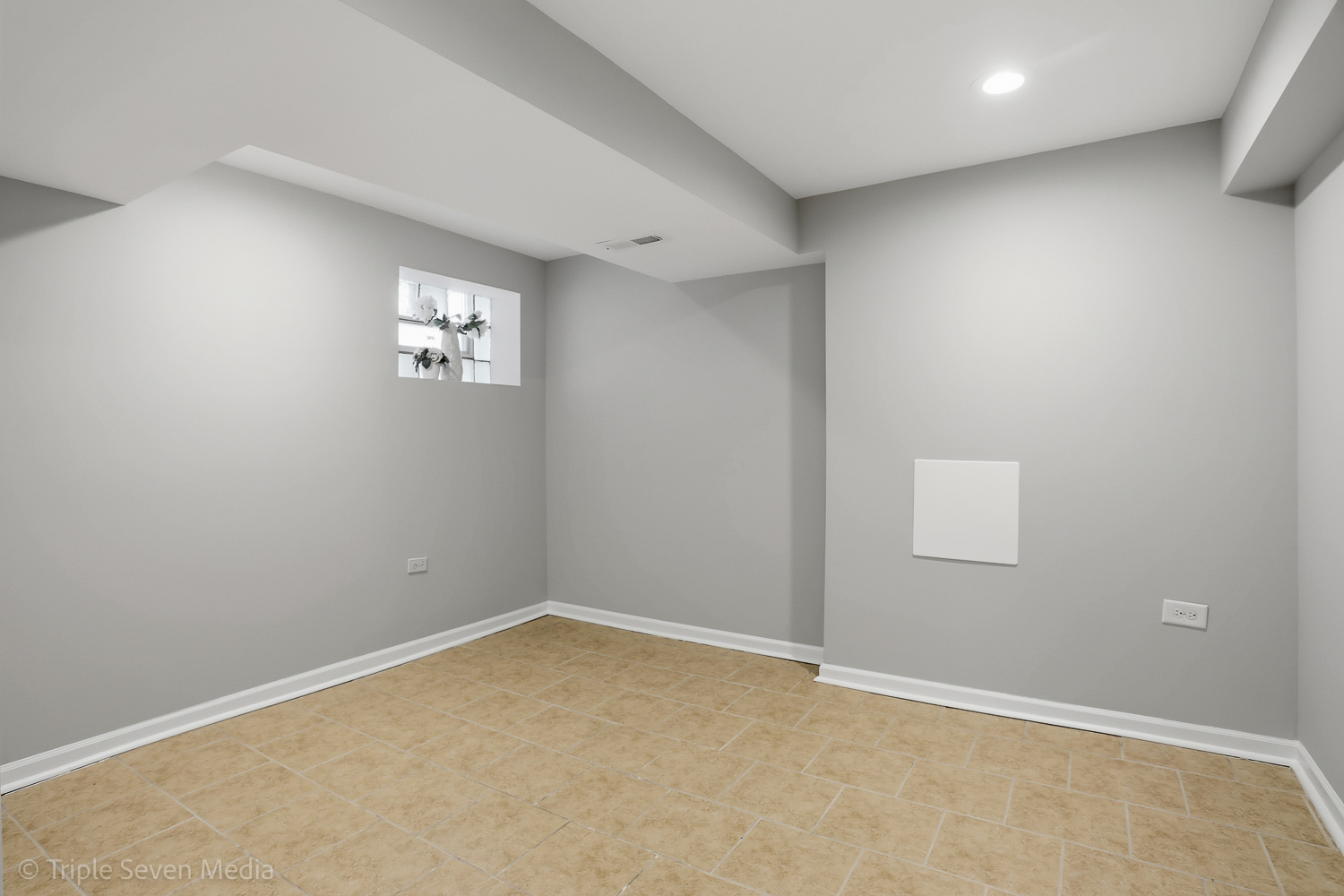 9149 South Aberdeen Street Chicago, IL 60620 - Photo 37 of 46 an empty room with a window