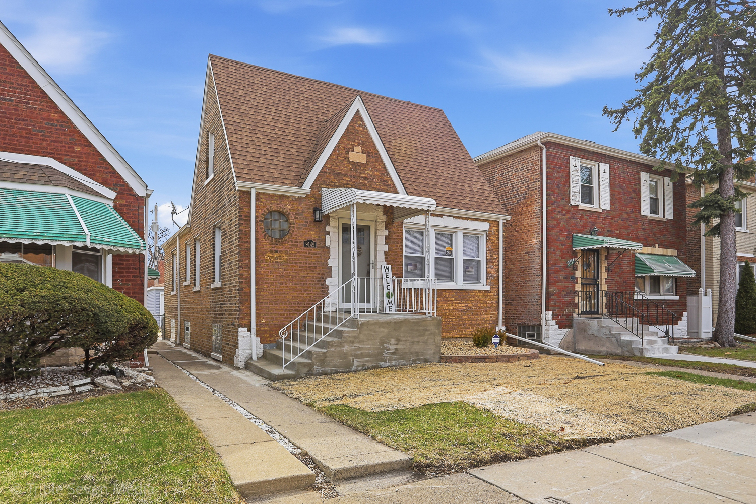 9149 South Aberdeen Street Chicago, IL 60620 - Photo 41 of 46 a front view of a house with garden