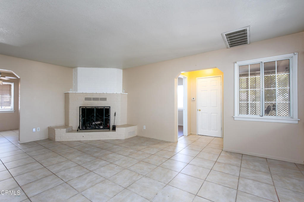 45027 Division Street Lancaster, CA 93535 - Photo 5 of 27