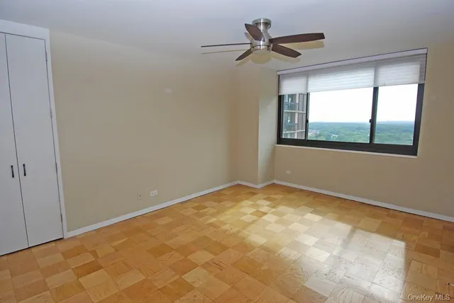 a view of empty room with window