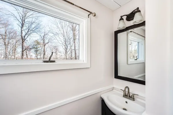 $4,333 | 240 Amesbury Road, Kensington, NH 03833