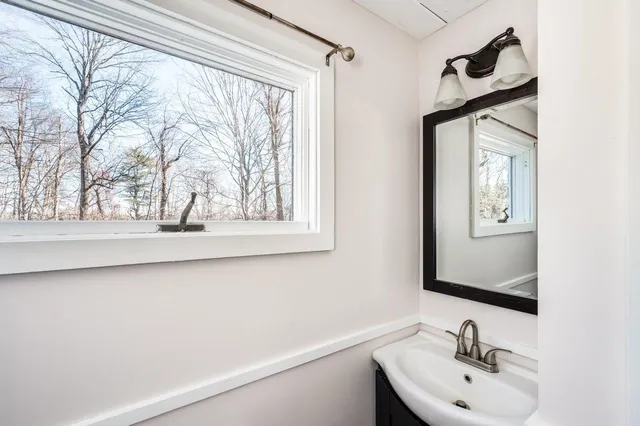 $4,333 | 240 Amesbury Road, Kensington, NH 03833