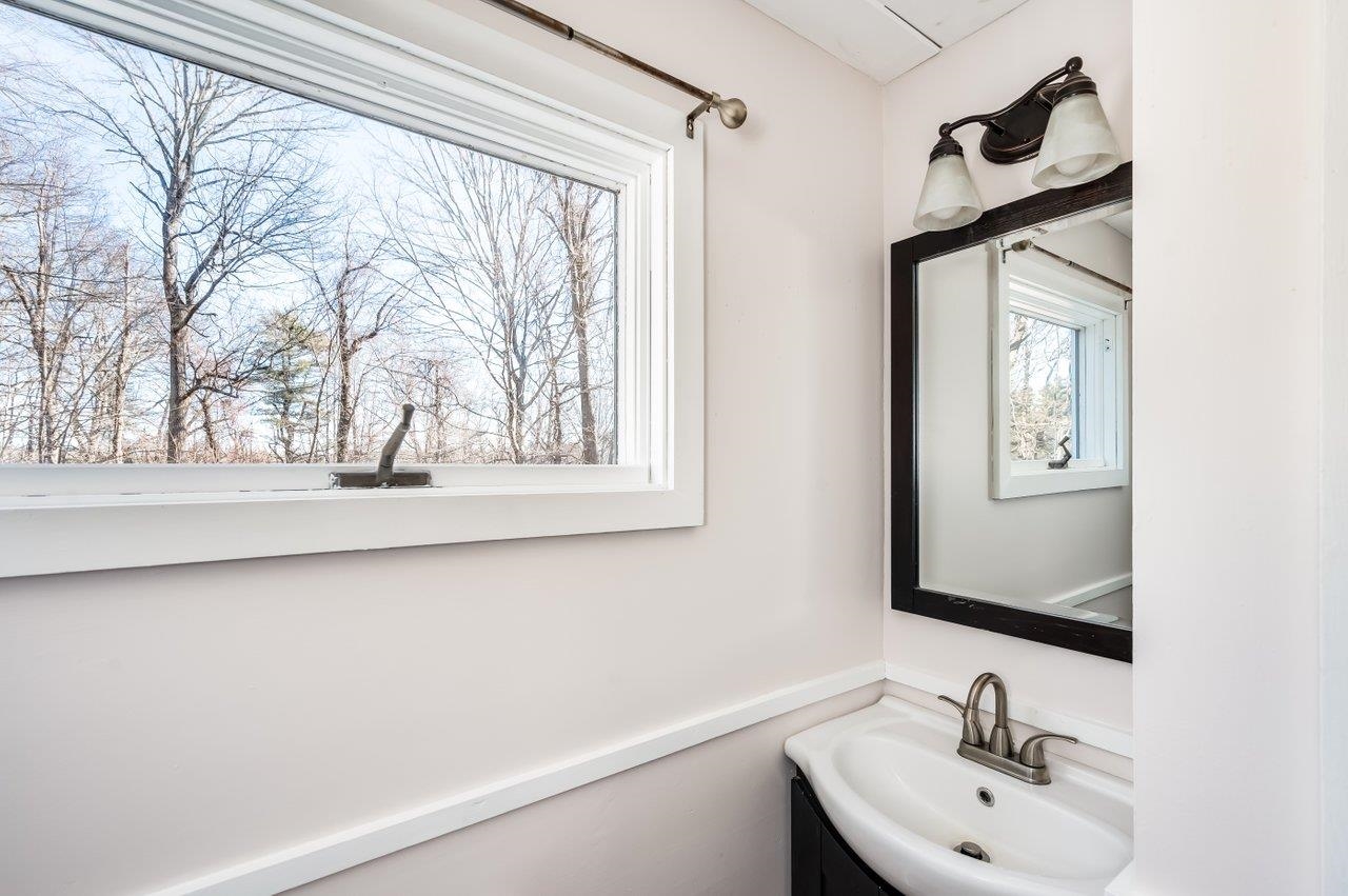 240 Amesbury Road Kensington, NH 03833 - Photo 13 of 36