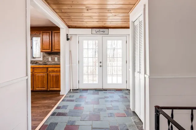 $4,333 | 240 Amesbury Road, Kensington, NH 03833