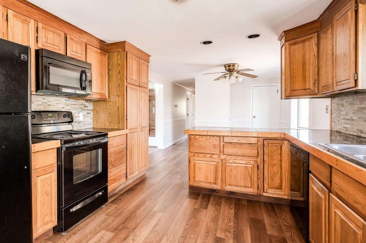 240 Amesbury Road Kensington, NH 03833 - Photo 2 of 36