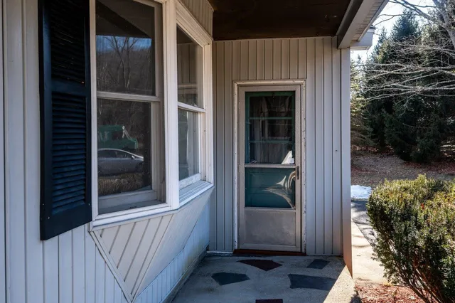 $4,333 | 240 Amesbury Road, Kensington, NH 03833