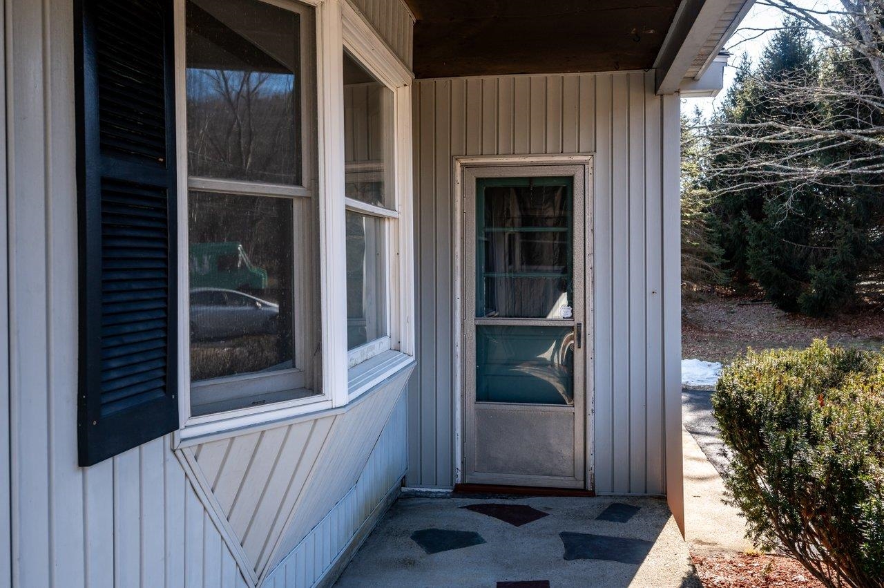 240 Amesbury Road Kensington, NH 03833 - Photo 26 of 36