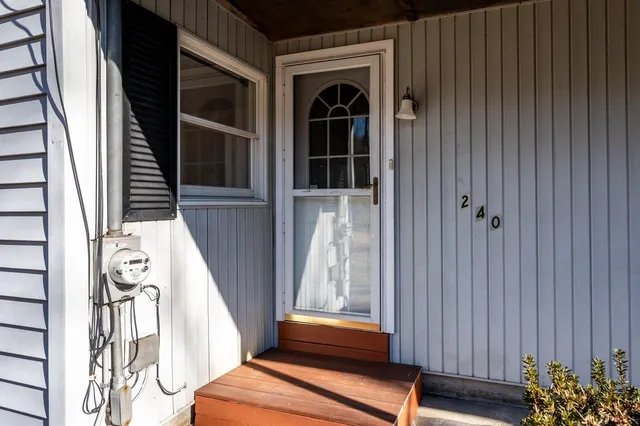 $4,333 | 240 Amesbury Road, Kensington, NH 03833