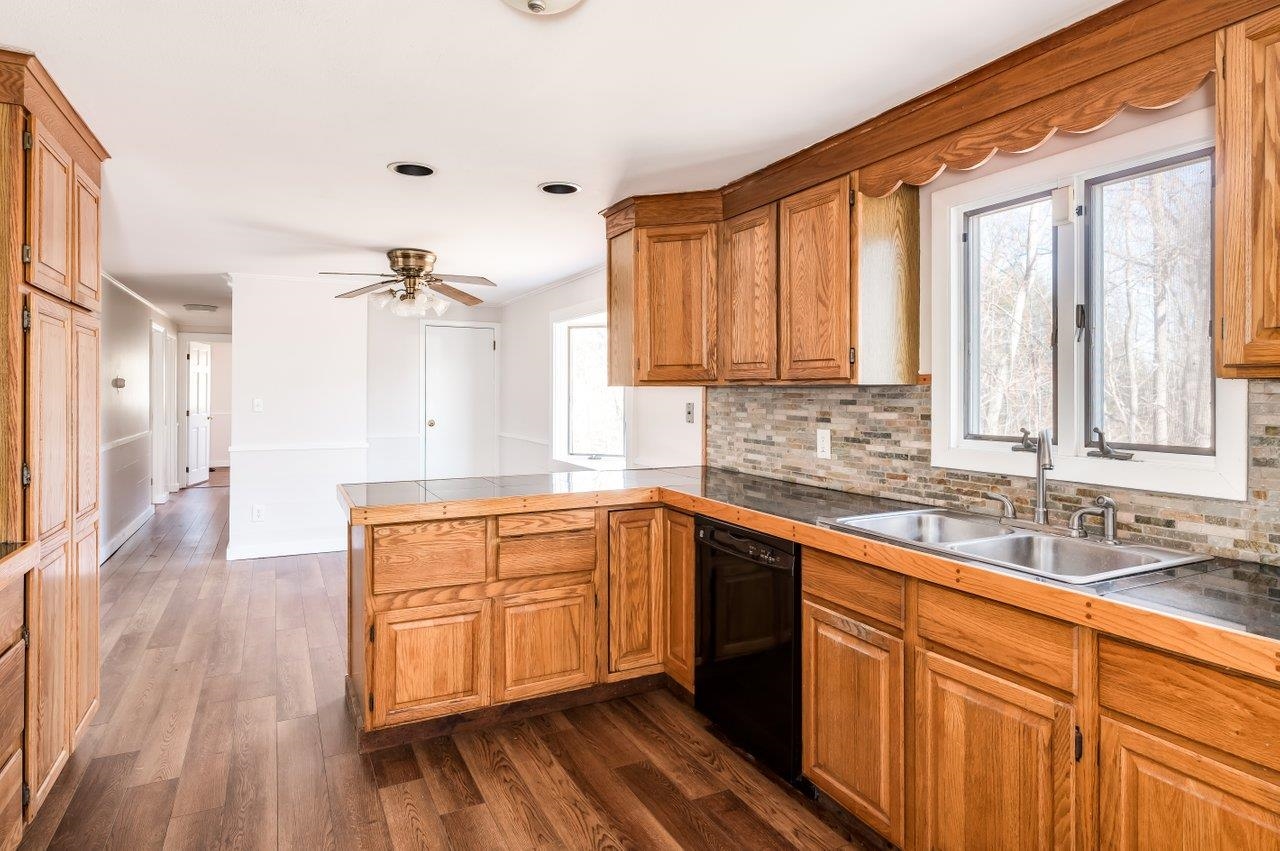 240 Amesbury Road Kensington, NH 03833 - Photo 3 of 36