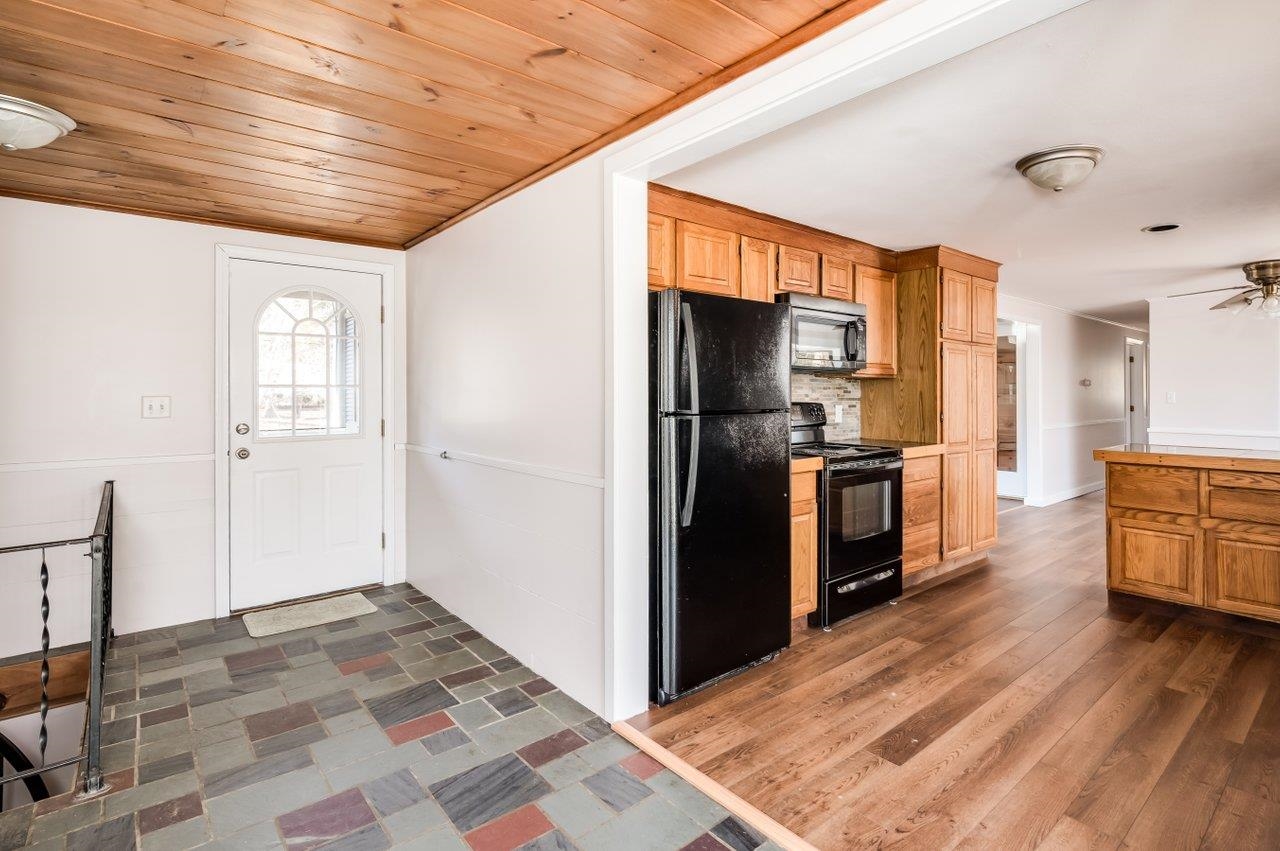 240 Amesbury Road Kensington, NH 03833 - Photo 5 of 36